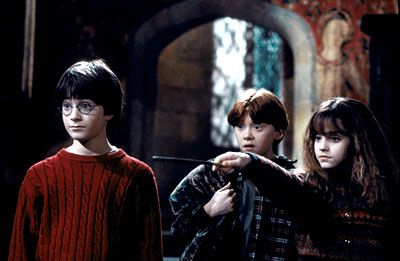 Harry (Daniel Radcliffe), Ron (Rupert Grint) a Hermiona (Emma Watson)
