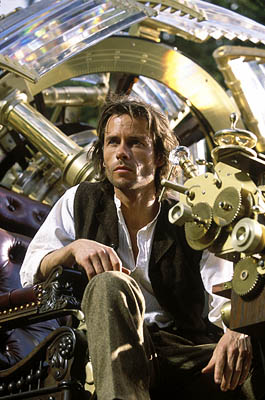 Alexander Hartdegen (Guy Pierce) a jeho stroj asu